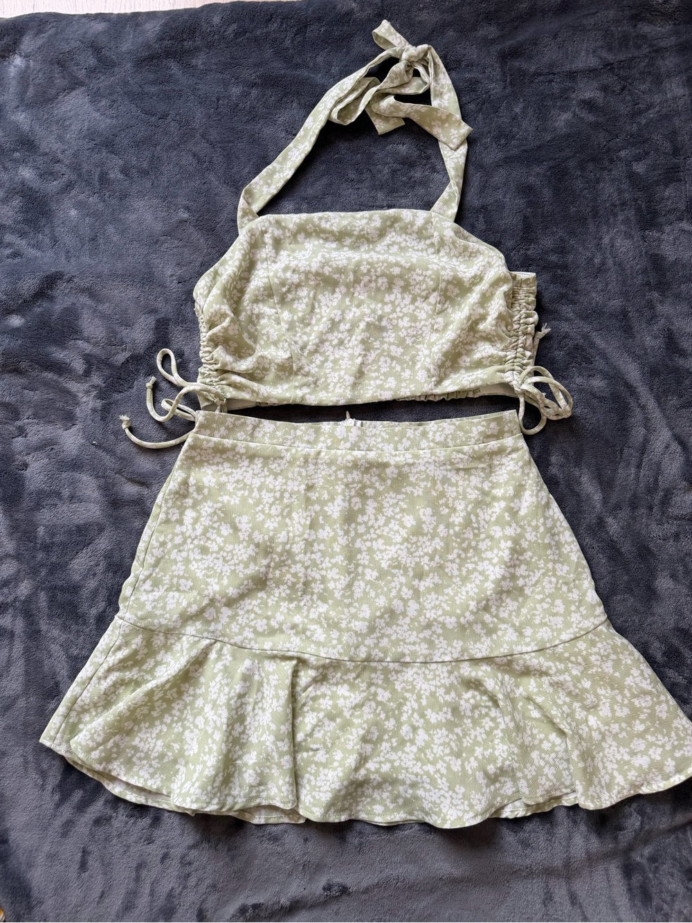 Le Lis Collection Sage Green Floral 2-Piece Crop Top-Mini Skirt Set Size Medium.